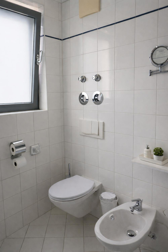 Bathroom 5, Bayer's Boardinghouse und Hotel, München