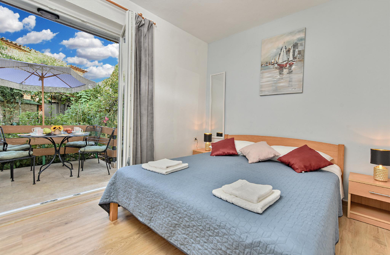 Bedroom 2, Spacious apartment with garden, Poreč
