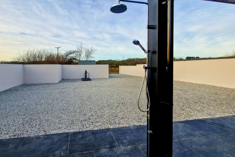 Room 2, Weekstone Lakes Barn, Devon
