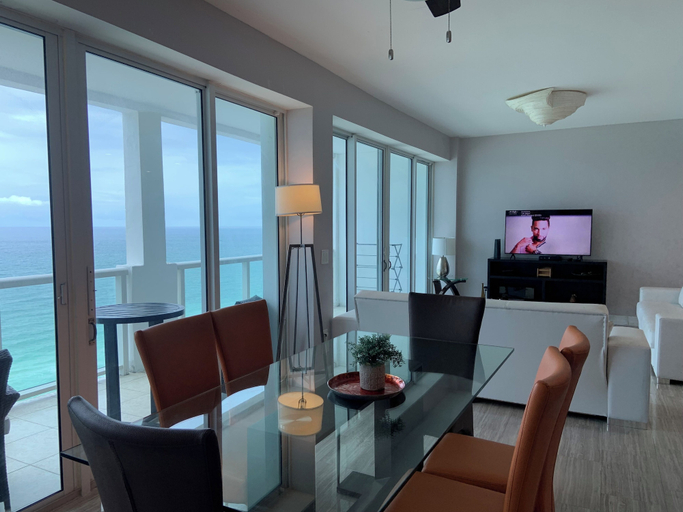 Dining room, Tropical Suites Inc., Miami-Dade