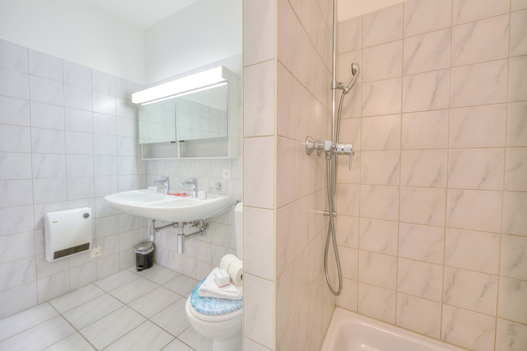 Bathroom 4, Locarno Place, Locarno
