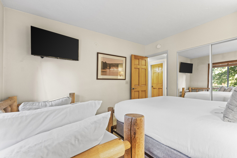 Room 5, Park Station 122 2 Bedroom Condo by RedAwning, Summit