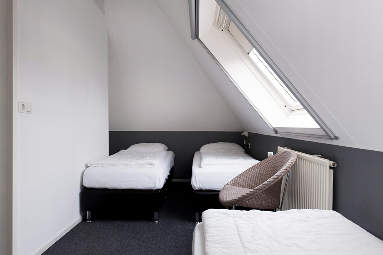 Room 2, Holiday Home With Sauna and Outdoor spa, Tytsjerksteradiel