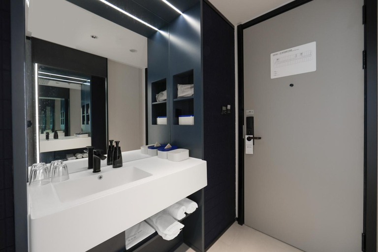 Bathroom 4, Atour Light Hotel Dalian Zhongshan Square Renmin Road, Dalian