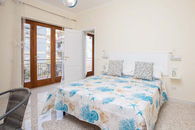 Room 2, Il Quadrifoglio Verde, Napoli