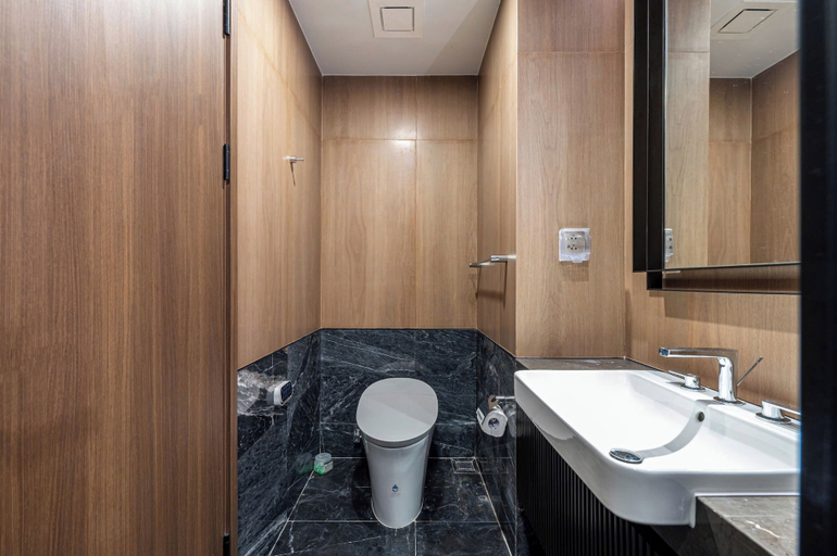 Bathroom 5, LUMIÈRE Riverside Premier Residence, District 2