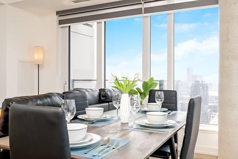 Room 2, Newly Built Modern Condo With Stunning City Views, Waterloo