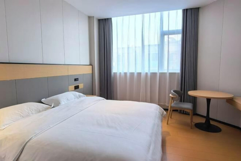 Bedroom 2, Super 8 Lechang Shaoguan Renmin Middle Road, Shaoguan