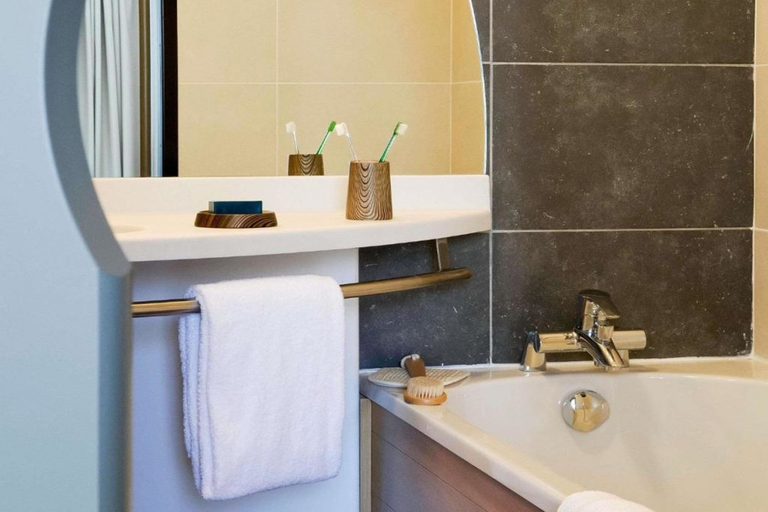 Bathroom 4, Aparthotel Adagio Bordeaux Gambetta, Gironde