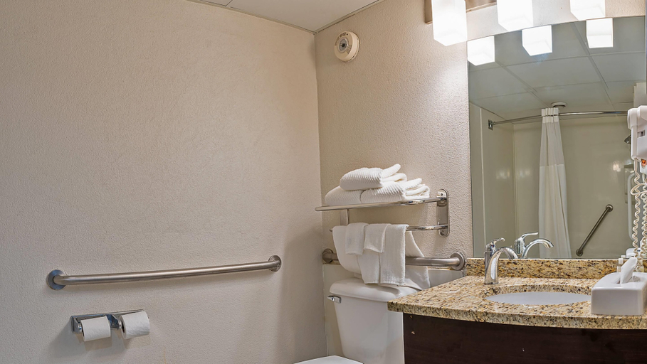 Bathroom 4, Quality Inn Milan - Sandusky, Erie