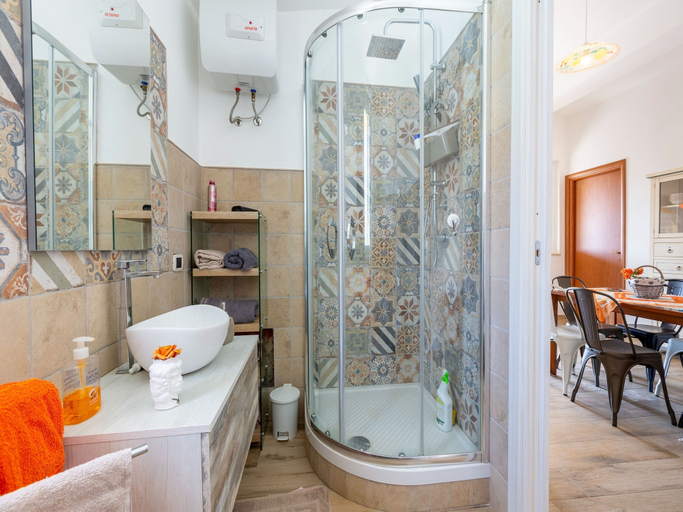 Bathroom 5, Elegant Poolside Villa in Realmonte, Agrigento