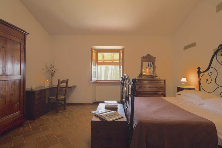Room 4, Beautiful Farmhouse With Pool, Arezzo