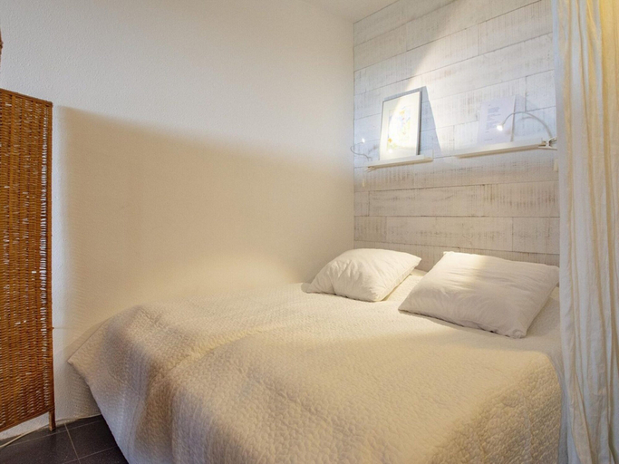 Bedroom 2, Charming Beach Hideaway, Zijpe