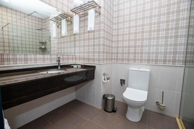 Bathroom 5, Macara Lake Park Hotel, Quba