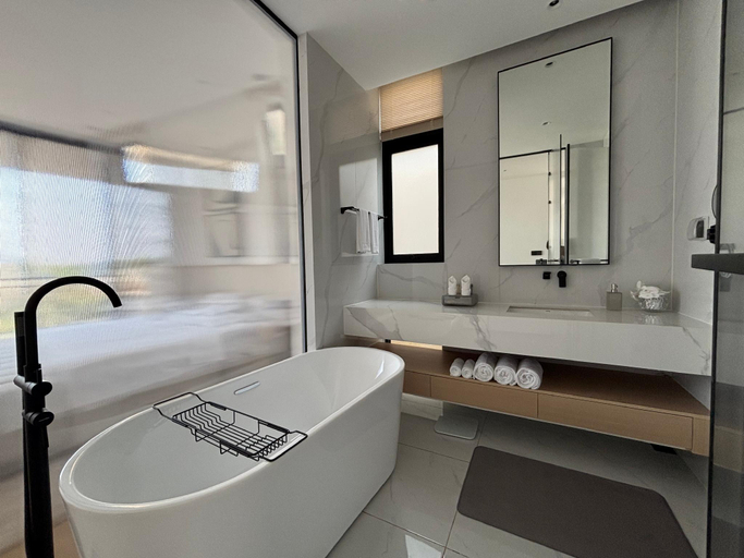 Bathtub 2, Xanadu International Resort, Sihanoukville