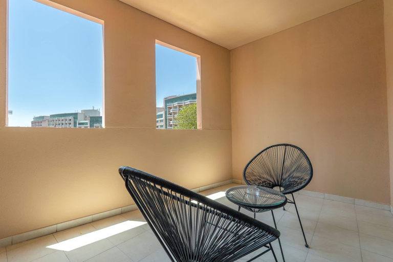 Room 5, A Gorgeous Studio in Zen 20 That Sleeps 2, Dubai