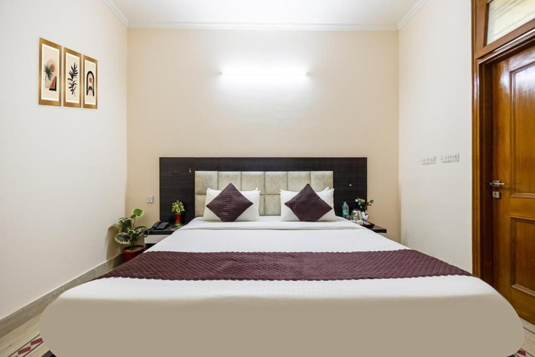 Room 2, Hotel Warm Welcome Inn, Gautam Buddha Nagar