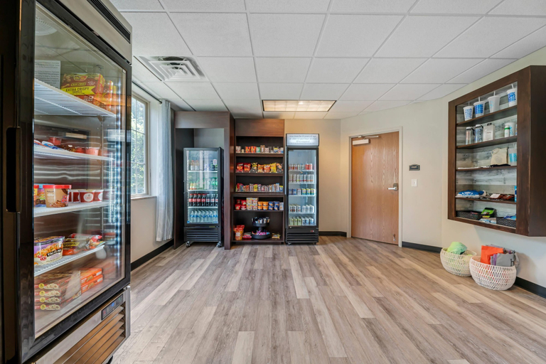 Food & Drinks 5, Comfort Suites Lake Geneva East, Walworth