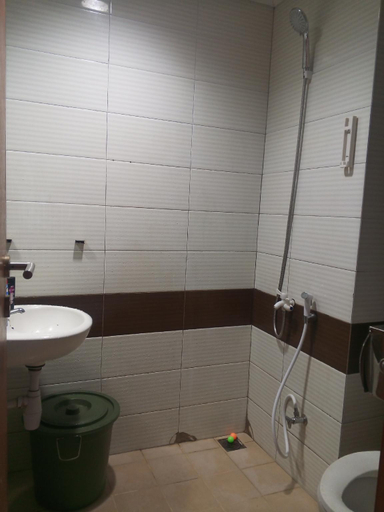 Bathroom 5, Sewa Harian apartemen Mares 3 , Depok