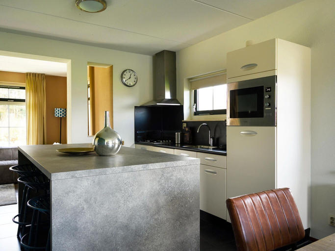 Private kitchen 3, Family Home With Wellness, Vlagtwedde