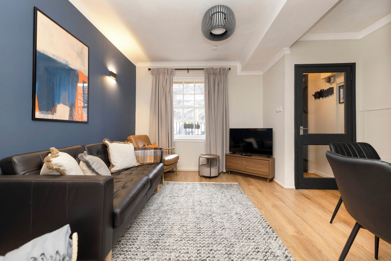 Others 5, JOIVY Stylish Castle View Apartment, Edinburgh