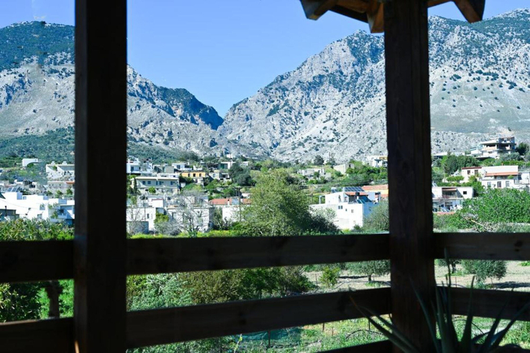 Room 5, Zaros Traditional House - Private Hot Tub Retreat, Faistos