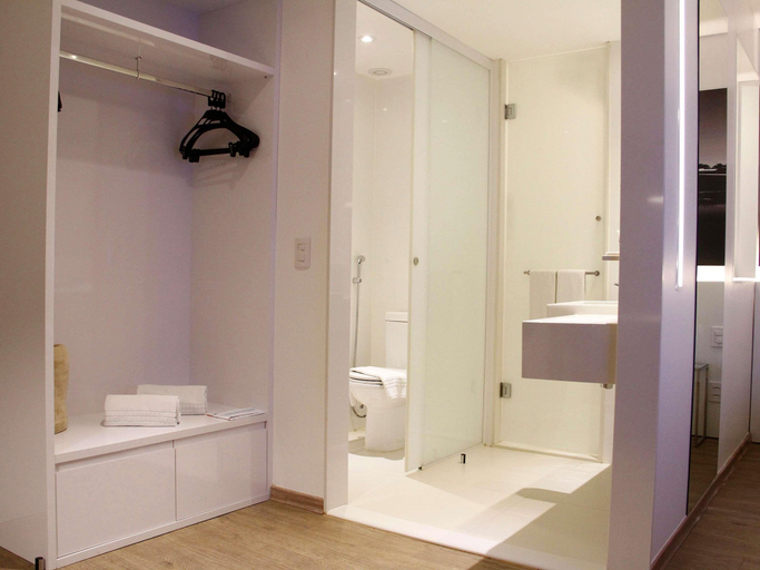 Bathroom 4, ibis Styles Brasília Aeroporto, Brasília