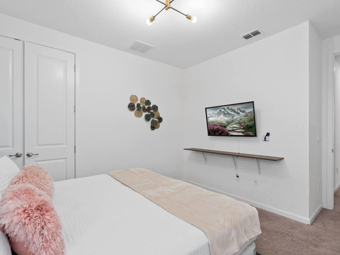 Room 4, Aurora Grande Spacious 12br 12ba Villa w Pool, Osceola