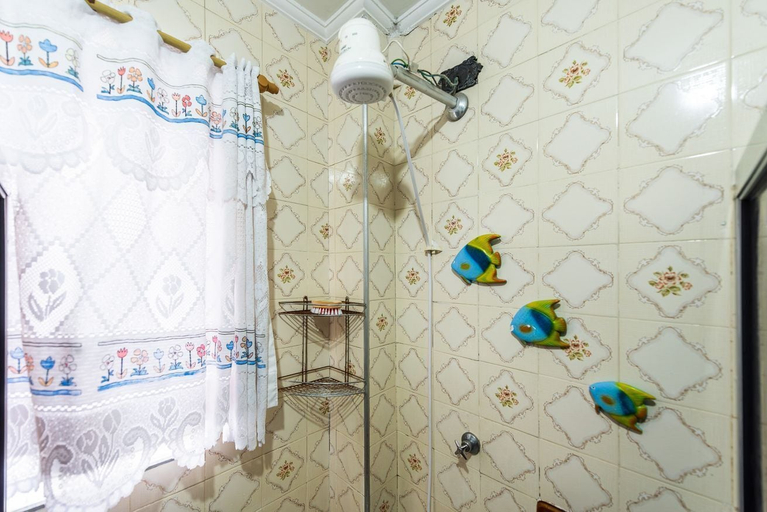 Room 2, Apartamento a 550 m da Praia com Wi-fi e Garagem, São Vicente