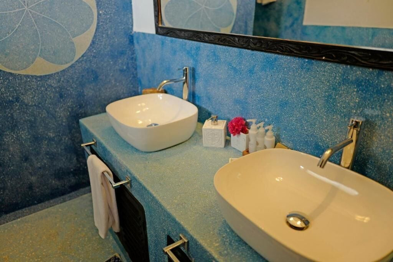 Bathroom 5, Pongwe Bay Resort, Kati