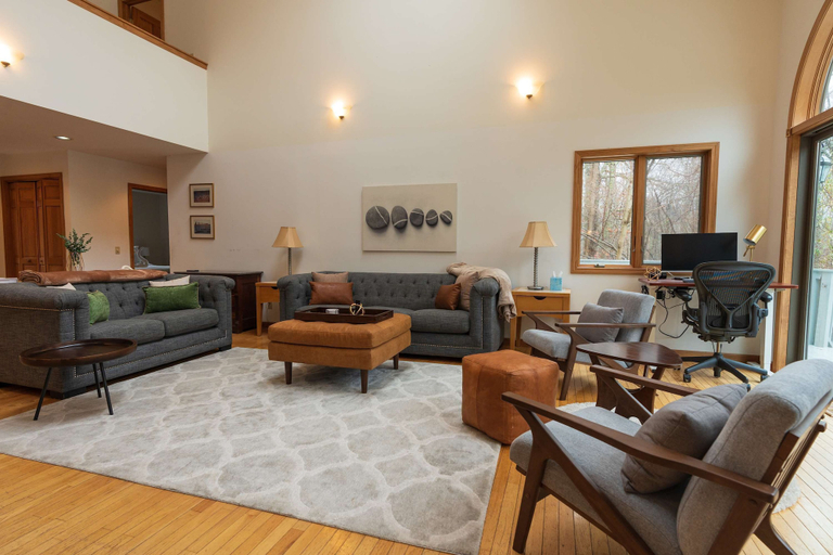 Room 3, Meadowood Manor by Rovetravel Heated Pool, Suffolk