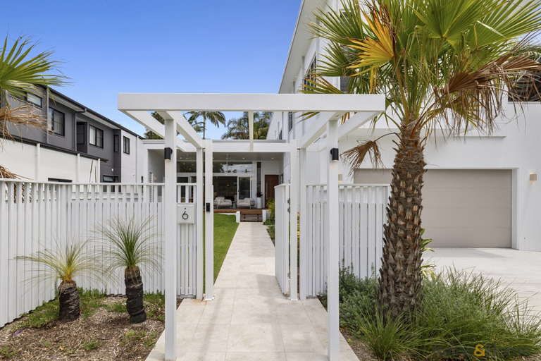 Reception, Quiet Coastal Retreat With BBQ & Outdoor Space, Tweed  - Tweed Coast