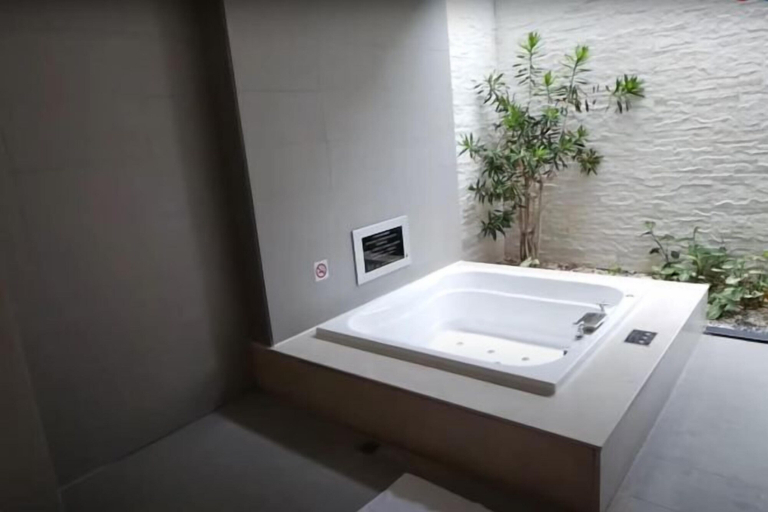 Bathroom 3, Elan-Motel, Yilan