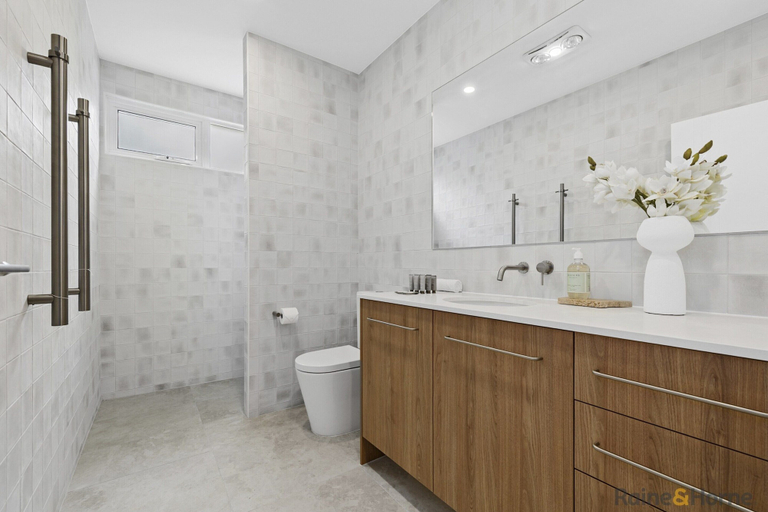 Bathroom 2, Quiet Coastal Retreat With BBQ & Outdoor Space, Tweed  - Tweed Coast