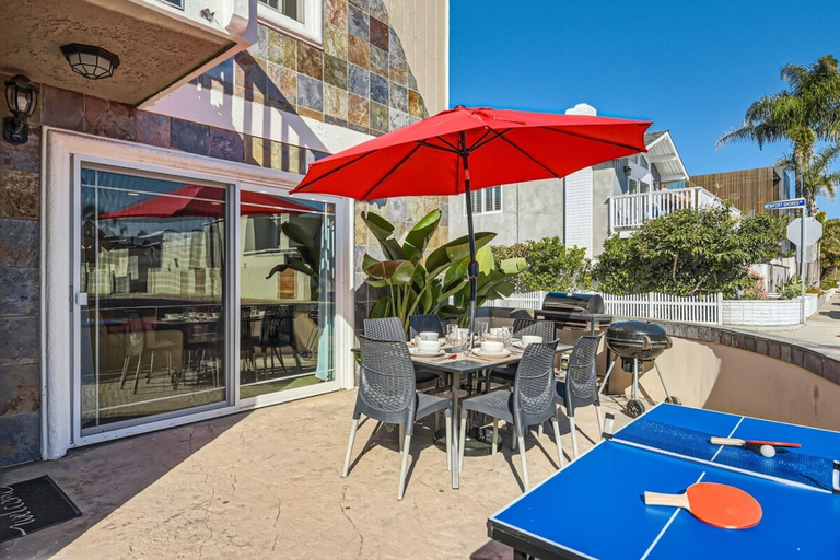 Room 5, Chic Beachside BBQ Fast Wifi - C2, Orange