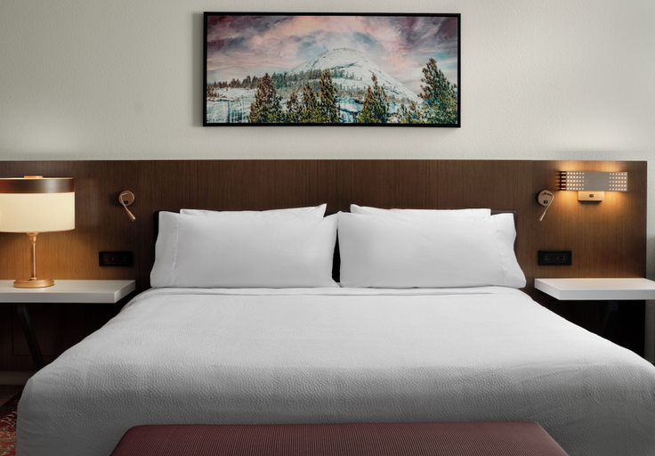 Bedroom 3, Hilton Garden Inn Merced, Merced