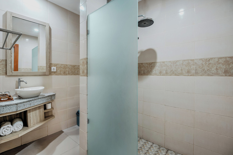 Bathroom 5, D Sarian Seminyak, Badung