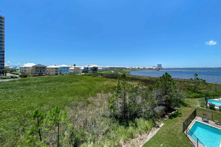 Room 3, Azure Horizon Beachfront Charm in Gulf Shores, Baldwin