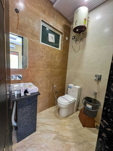 Bathroom 2, OnlyStay GSM Near Prem Mandir, Mathura
