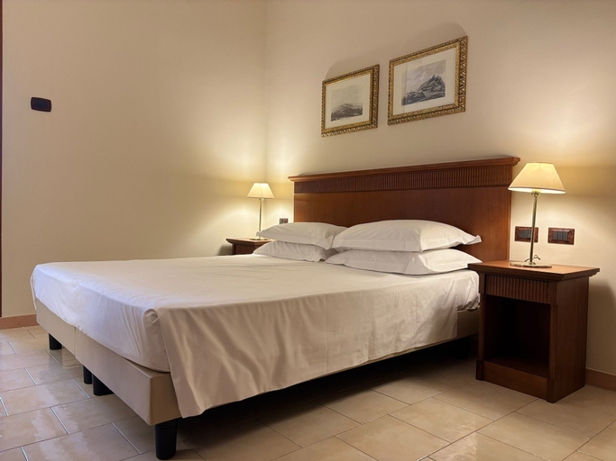 Room 5, Naples Park Hotel, Napoli