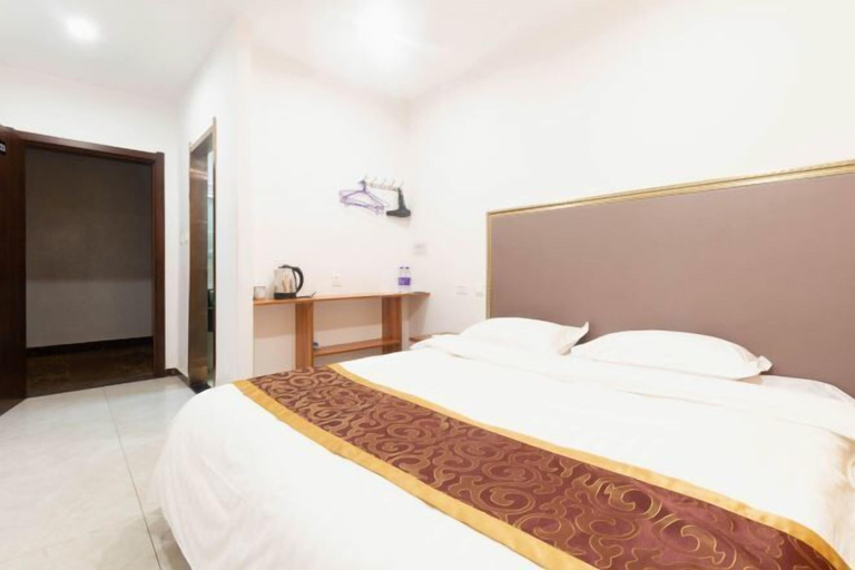 Bedroom 1, Kingdom Hotel, Panjin