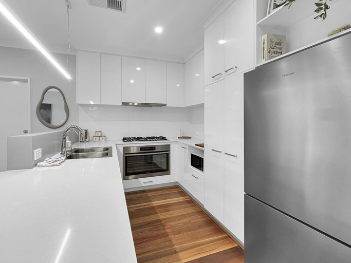 Private kitchen 2, Spacious 3-bed Home in Leafy Yokine, Stirling