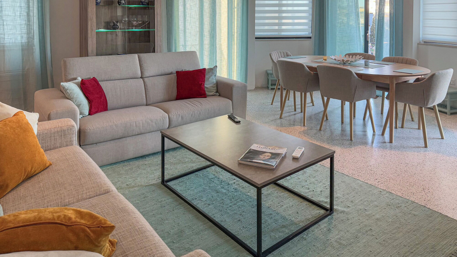 Living area 3, Modern & Large 3BR Stay Near Valletta