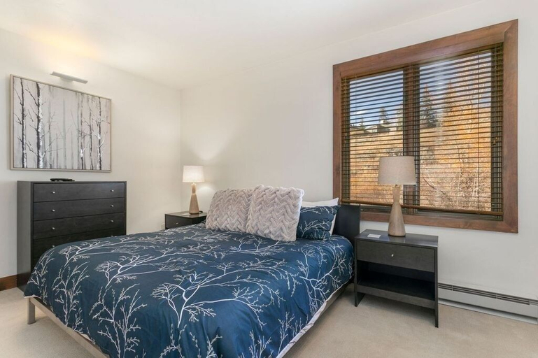 Room 2, Vail Ski Resort Valley Condos, Eagle