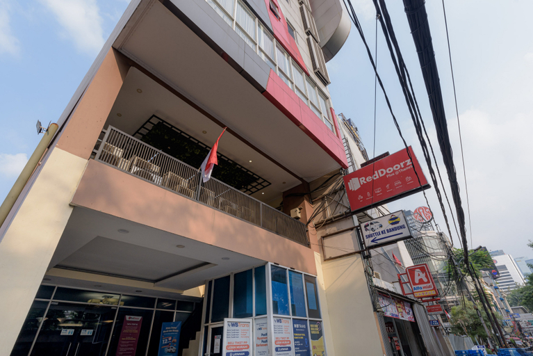 Exterior & Views 2, RedDoorz Plus @ Thamrin, Central Jakarta