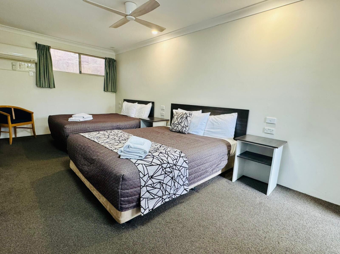 Bedroom 2, Ten Dollar Town Motel, Mid-Western Regional - Pt A