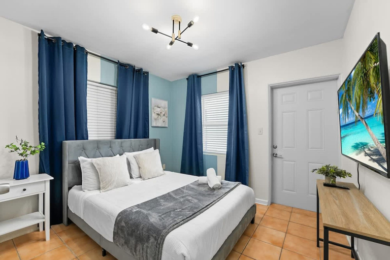 Room 5, Lake Toho Parks Pool Fishing Sleeps 8, Osceola