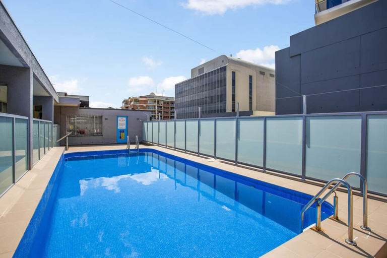 Pool, Chic Studio With a Pool and Moments From Shop, Sydney