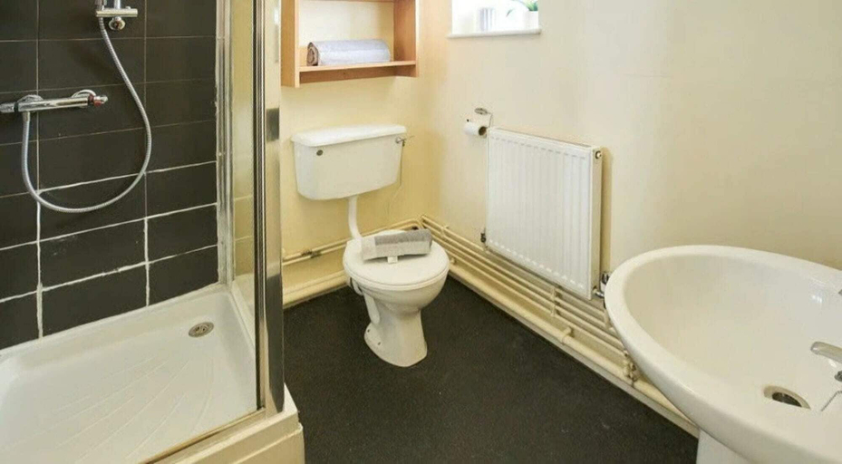 Bathroom 3, Students Only St. Andrews Gardens, Sefton