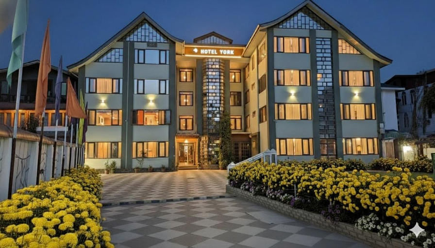 Exterior & Views